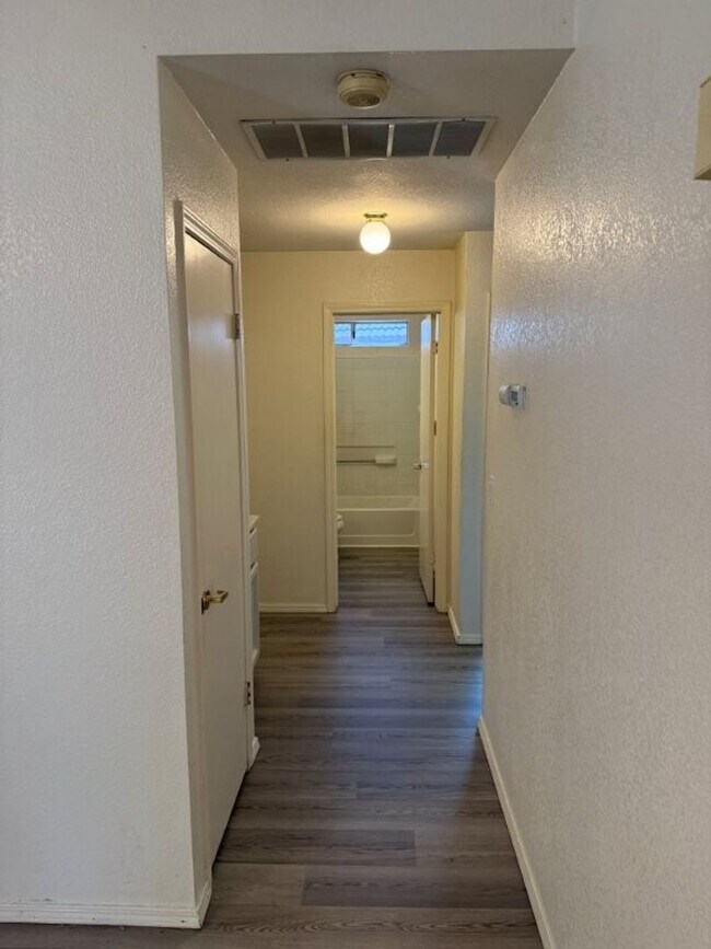 Building Photo - Modern 3 Bedroom 2 Bath One Story Browns Valley Vacaville *Star Rentals