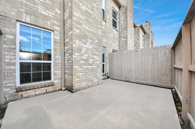 Building Photo - 2874 Holly Hall St