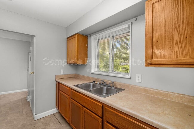 Building Photo - 10116 Crown Point Dr