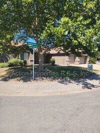 Building Photo - West Roseville 3 bedroom 2 bathroom 1406 sqft Three Car Garage Walking to Wood Creek High
