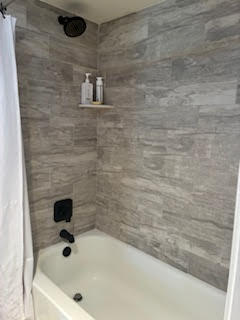 Building Photo - 4657 Fountains Dr S