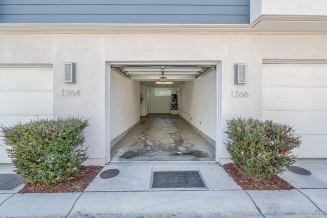 Building Photo - Built in 2017! Rarely available 3Bed/3Bath...