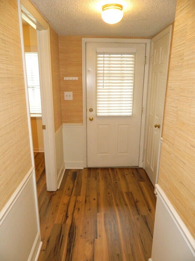 Building Photo - 407 Folkstone Cir