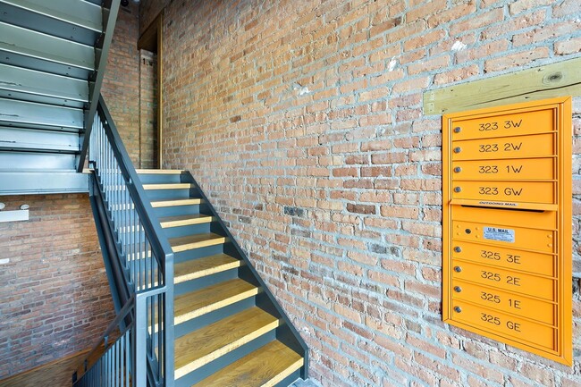 Building Photo - 323 E 44th St