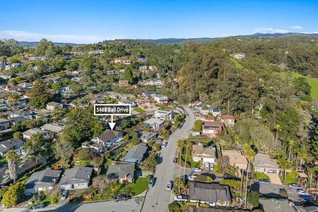 Building Photo - Cozy 2BR/2BA Duplex | Fireplace, Patio