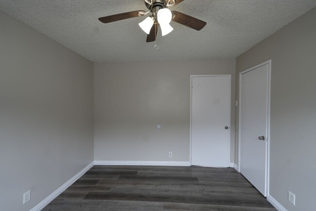 Building Photo - 440 RAYVON