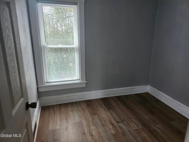 Building Photo - 20 Baldwin Ave