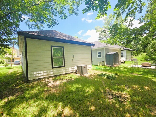 Building Photo - 11442 Underwood St