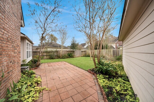 Building Photo - 4418 Bermuda Dr