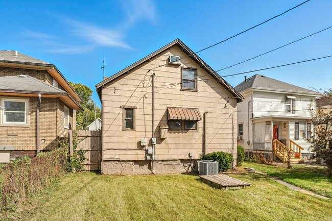 Building Photo - New THREE BED listing in Fort Wayne!