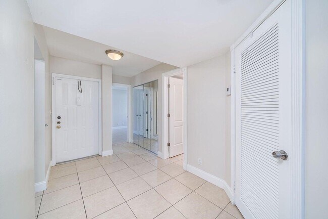 Building Photo - 1238 S Military Trail