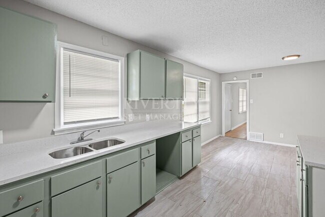 Building Photo - WHITEHAVEN GEM!!!! SECTION 8 WELCOMED !!!