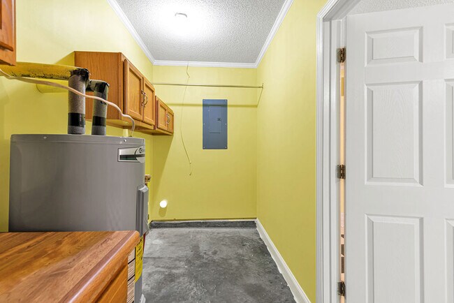 Building Photo - 304 Gaston Ct