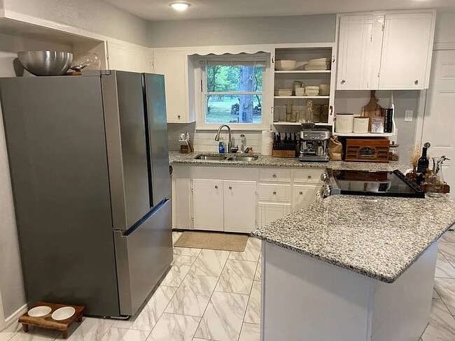 Building Photo - 211 Davidson Dr