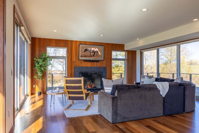 Building Photo - 11988 Cabana Shores Dr