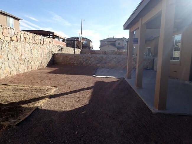 Building Photo - 14389 E Cave Ave