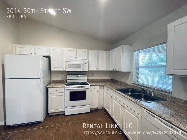 Building Photo - 3014 30th St SW