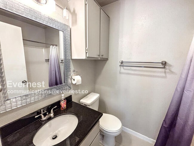 Building Photo - 7203 Barnsdale Way