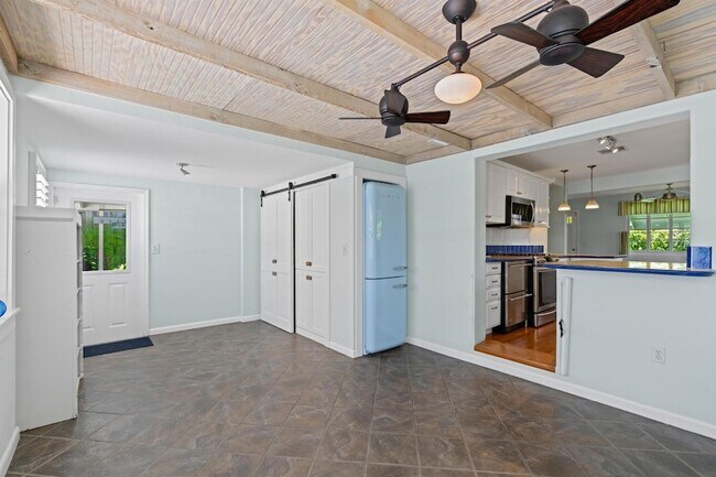Building Photo - 430 N Ocean Breeze