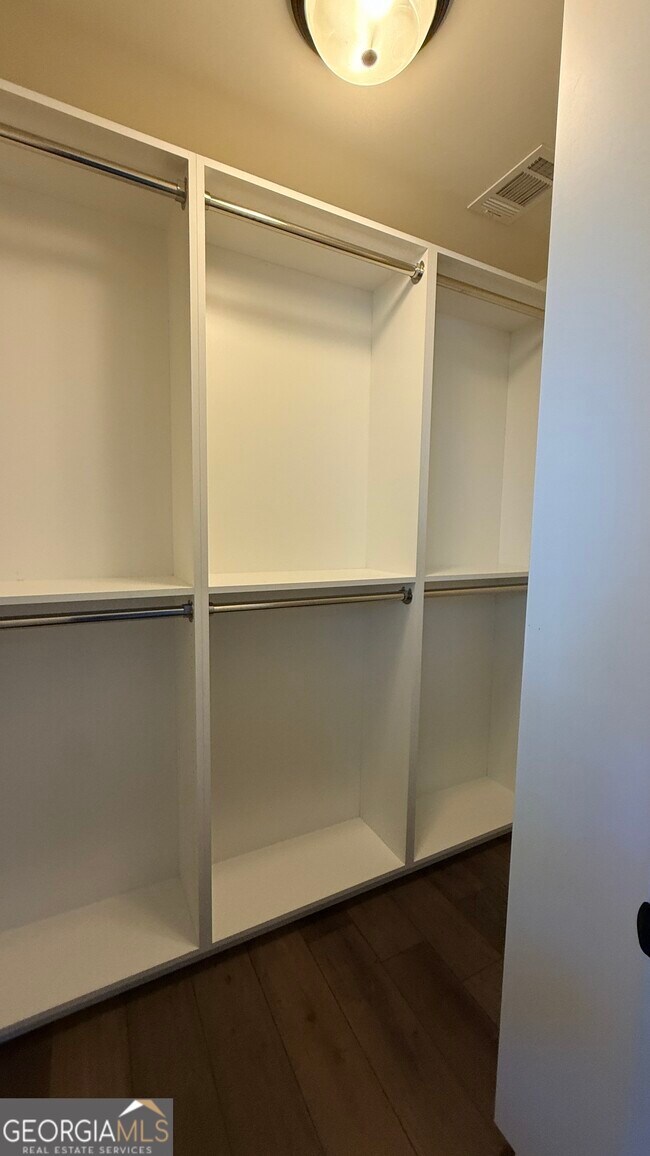 Building Photo - 338 Brookstone Dr