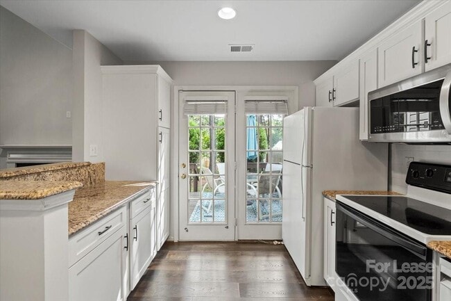 Building Photo - 9022 Roseton Ln