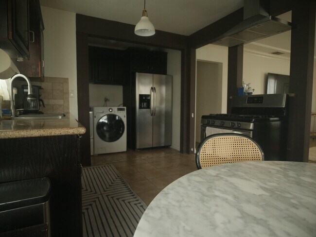 Building Photo - 1468 Kurtz Ave