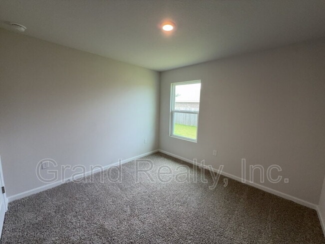Building Photo - 9330 Tara Cir