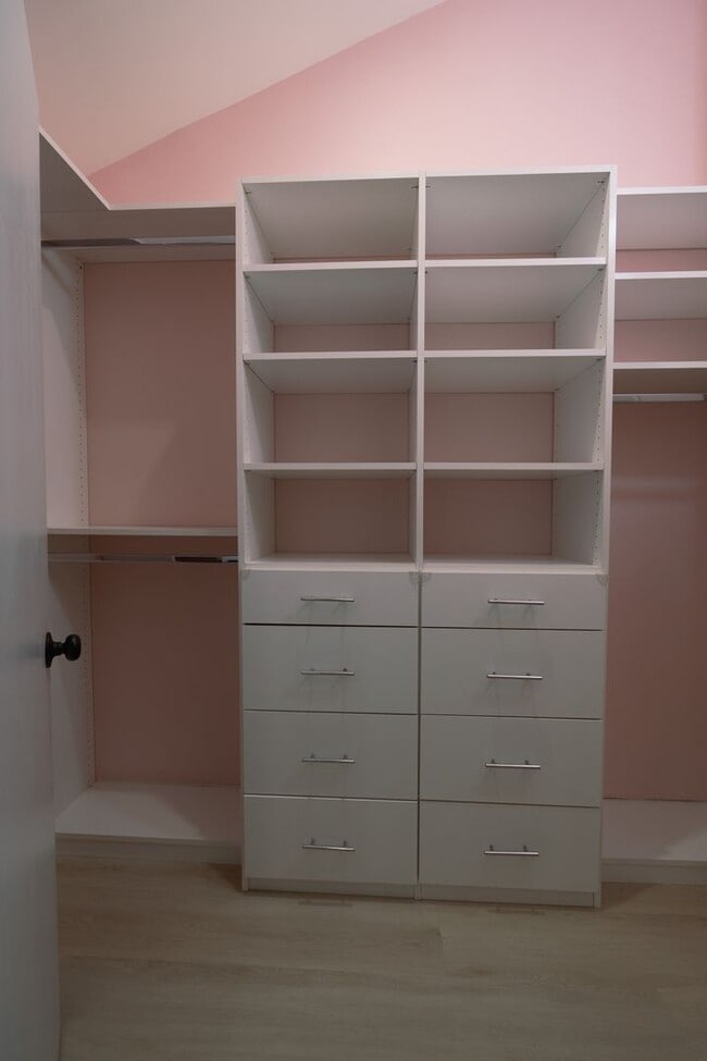 Building Photo - BEAUTIFUL 4 Bed 3 Bath unit