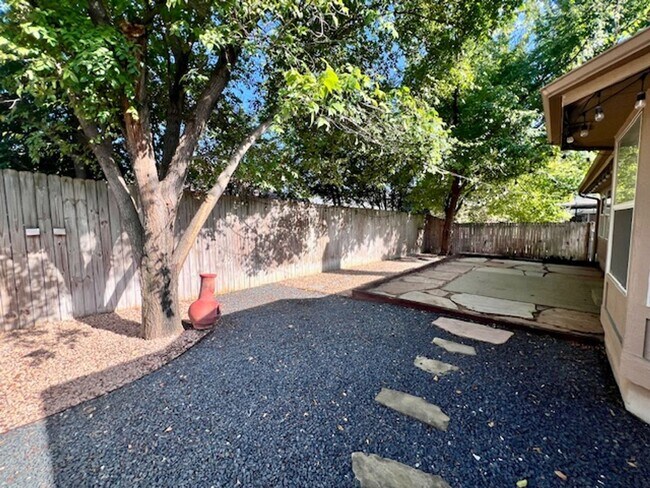 Building Photo - Steeds Crossing / One Story / 3 bedrooms, 2 bath, 2 living / Pflugerville ISD