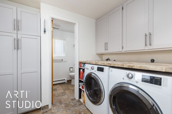 Building Photo - 983 Westwood Dr
