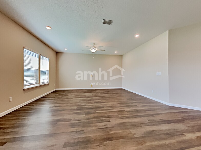 Building Photo - 225 Edge Pk Trl