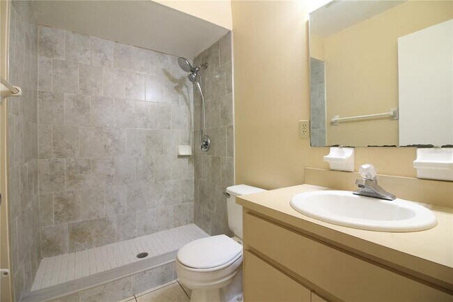 Building Photo - 754 Zella Ln