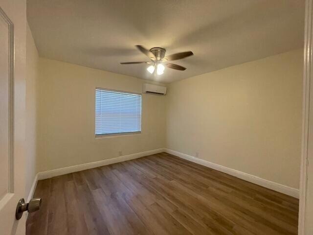 Building Photo - 304 N Tamarind Ave