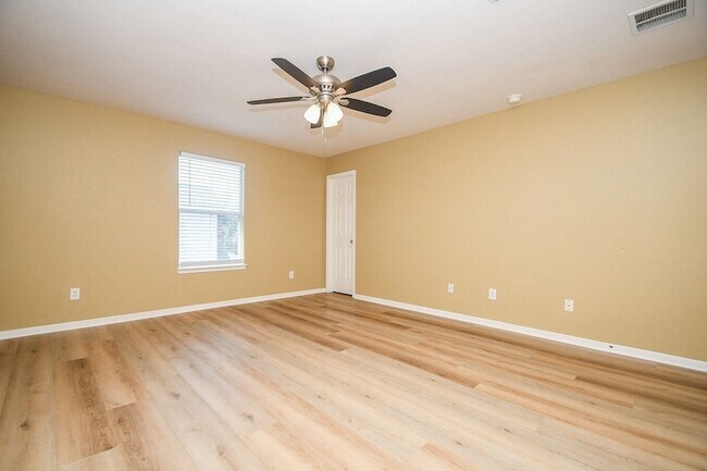 Building Photo - 402 New Hope Ln