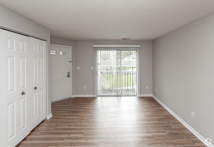 Cross Creek Apartments 5756 Cross Creek Dr Indianapolis IN 46254 Apartment Finder