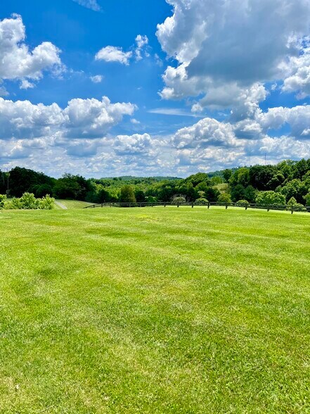 Building Photo - 85 Melrose Dr