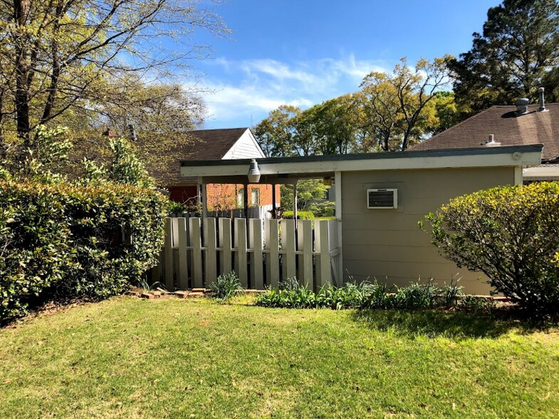 Building Photo - 2807 Mallory St