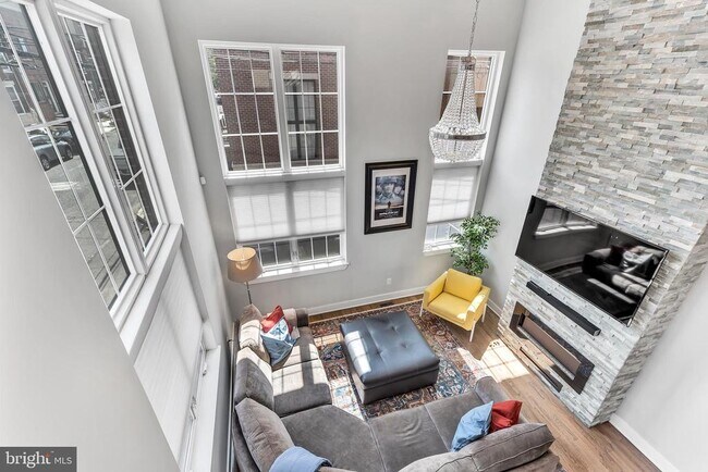 Primary Photo - 2403 Manton St