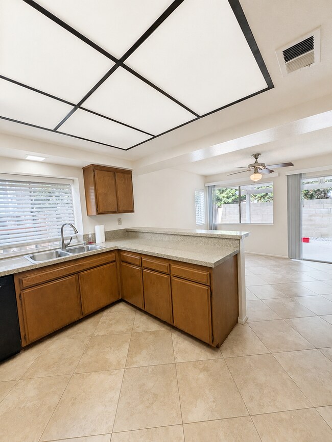 Building Photo - 3727 Mesa Oak Ln