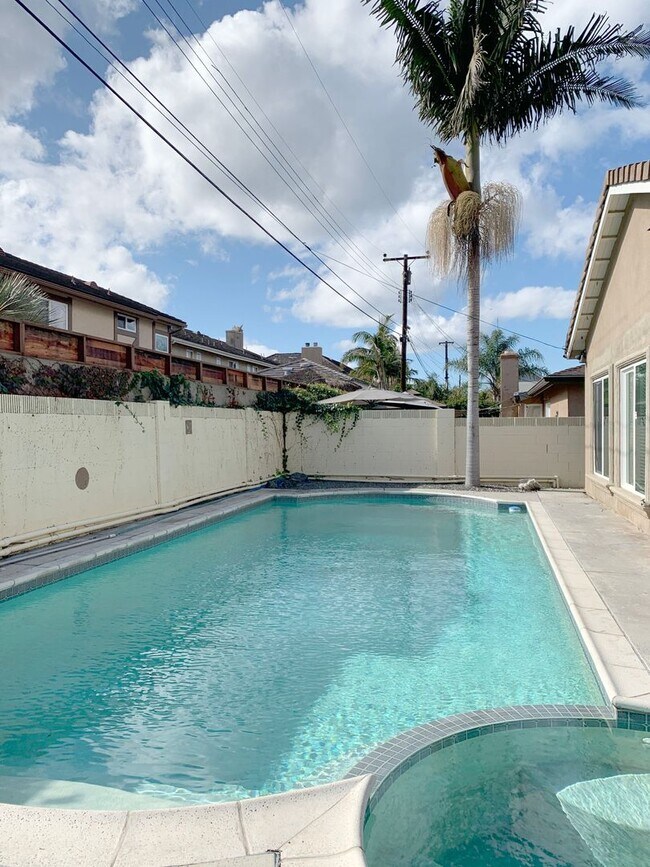 Building Photo - 9362 Leilani Dr