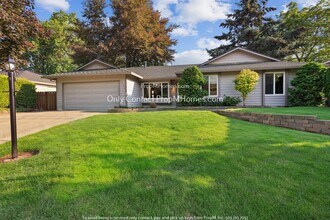 Building Photo - Spacious Three Bedroom Home in Desirable Charbonneau!