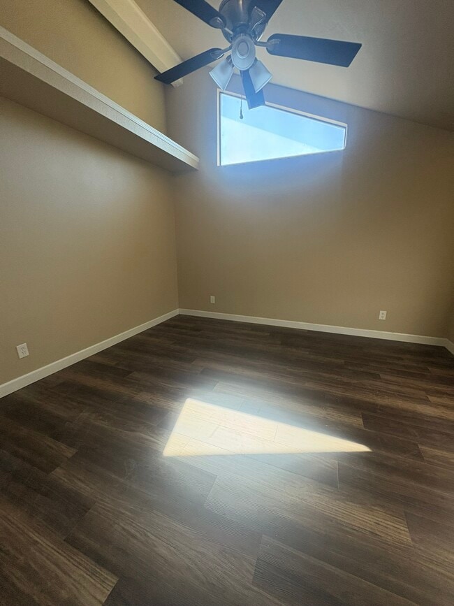 Building Photo - 5095 W Kadota Ave