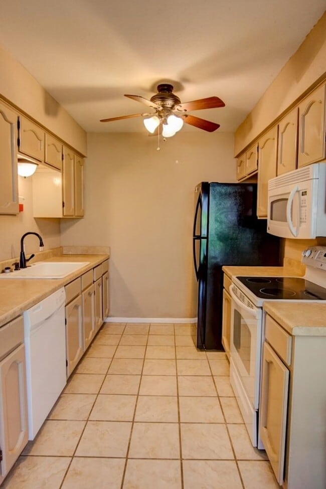 Building Photo - 403 Earl Dr