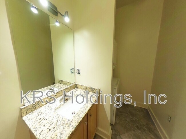 Building Photo - 302 Goshen St