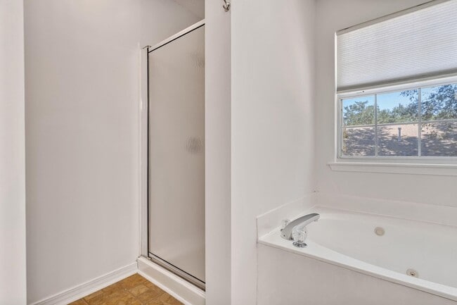 Building Photo - 3 Bedroom in Bluewater Bay!