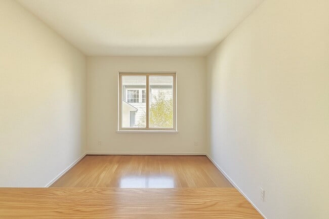 Building Photo - Updated MCM Gem in Adams Point