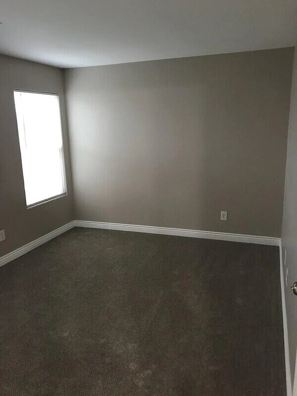 Building Photo - 1055 Vermont Ave