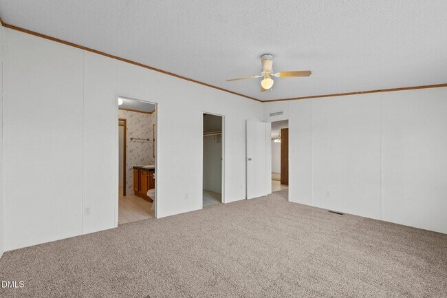 Building Photo - 1385 Live Oak Rd