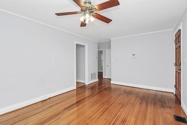Building Photo - Charming 2BD/1BA Bungalow in Bradley Hills!