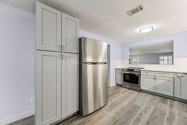 Building Photo - Adorable Newly Renovated 3/2 on Amelia Isl...
